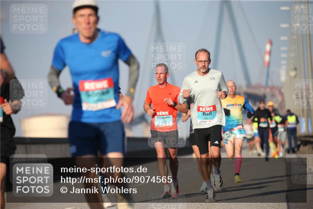 03.10.2025 - Köhlbrandbrückenlauf Jannik Wohlers http://msf.ph/oto/9074565 03.10.2025 09:40:27 Position 3 1012, 3267 meine-sportfotos.de