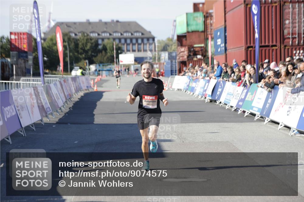 03.10.2025 - Köhlbrandbrückenlauf Jannik Wohlers http://msf.ph/oto/9074575 03.10.2025 12:45:49 Ziel 4010 meine-sportfotos.de