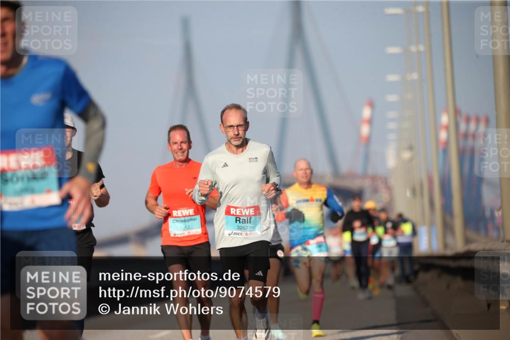 03.10.2025 - Köhlbrandbrückenlauf Jannik Wohlers http://msf.ph/oto/9074579 03.10.2025 09:40:28 Position 3 1012, 3267 meine-sportfotos.de