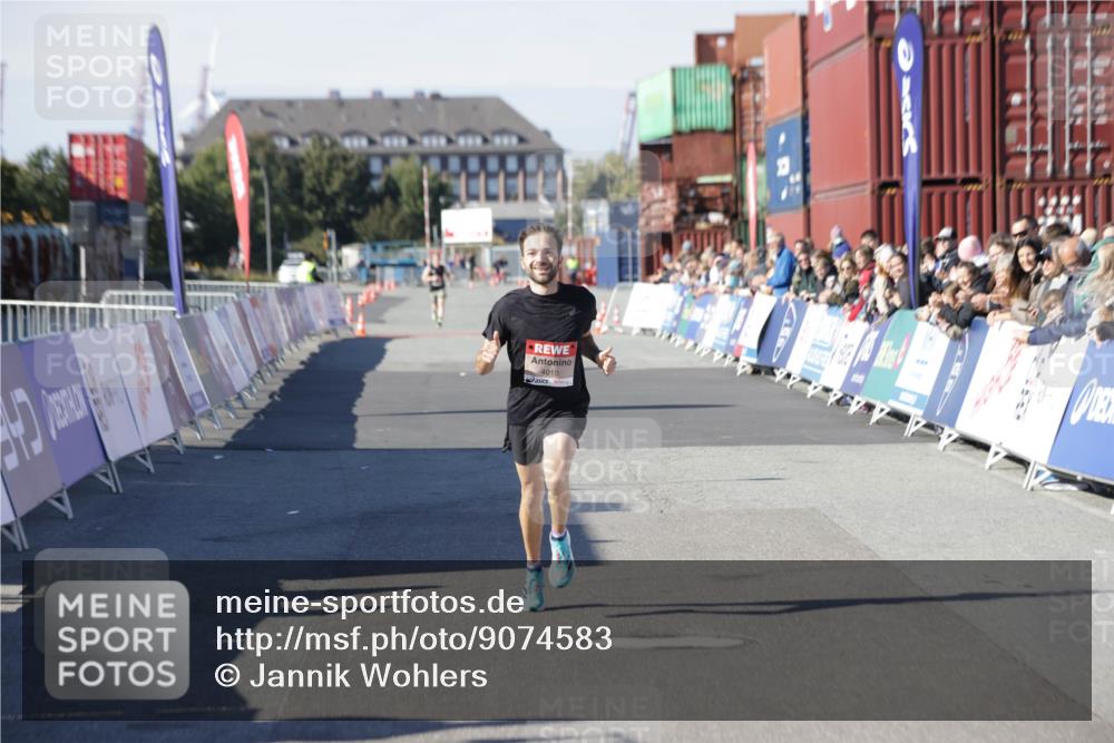 03.10.2025 - Köhlbrandbrückenlauf Jannik Wohlers http://msf.ph/oto/9074583 03.10.2025 12:45:49 Ziel 4010 meine-sportfotos.de