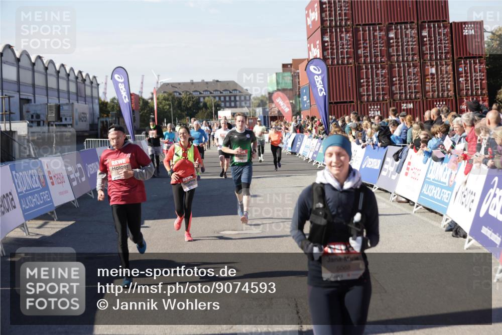 03.10.2025 - Köhlbrandbrückenlauf Jannik Wohlers http://msf.ph/oto/9074593 03.10.2025 13:16:13 Ziel 4311, 4423, 4563, 4644, 4696, 4928, 5068, 5336, 5684, 5806, 6712 meine-sportfotos.de