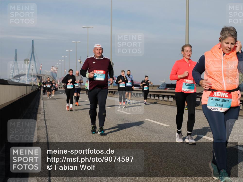 03.10.2025 - Köhlbrandbrückenlauf Fabian Wolf http://msf.ph/oto/9074597 03.10.2025 10:14:21 Position 3 2418, 3225, 2688, 50 meine-sportfotos.de