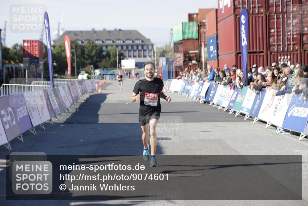 03.10.2025 - Köhlbrandbrückenlauf Jannik Wohlers http://msf.ph/oto/9074601 03.10.2025 12:45:49 Ziel 4010 meine-sportfotos.de
