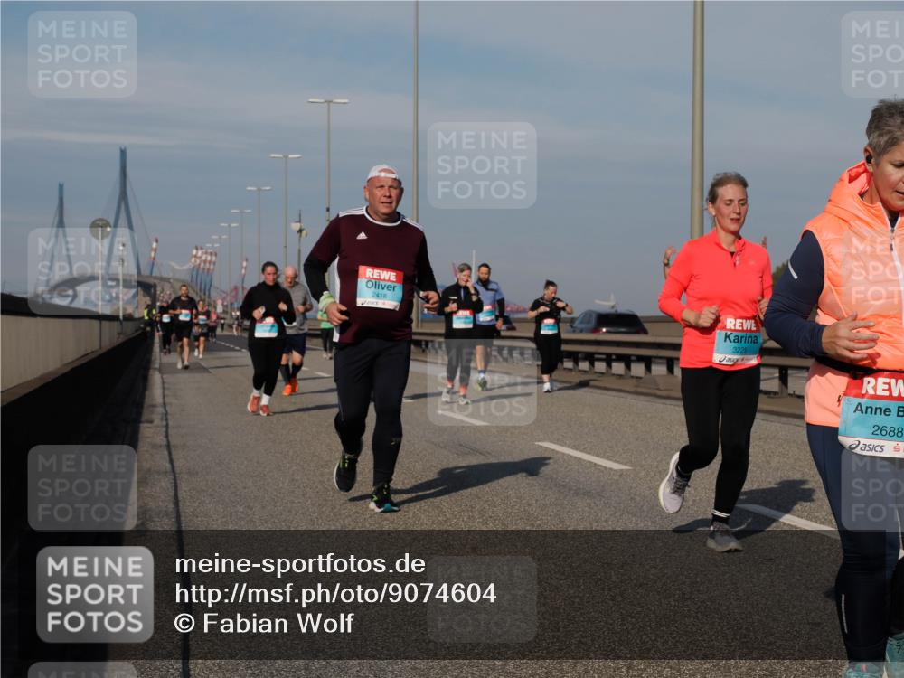 03.10.2025 - Köhlbrandbrückenlauf Fabian Wolf http://msf.ph/oto/9074604 03.10.2025 10:14:22 Position 3 2418, 3225, 2688 meine-sportfotos.de