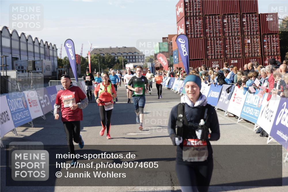 03.10.2025 - Köhlbrandbrückenlauf Jannik Wohlers http://msf.ph/oto/9074605 03.10.2025 13:16:13 Ziel 4311, 4423, 4563, 4644, 4696, 4928, 5068, 5336, 5684, 5806, 6712 meine-sportfotos.de