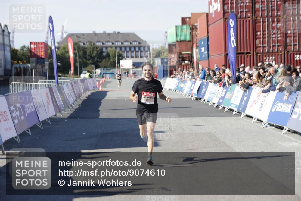 03.10.2025 - Köhlbrandbrückenlauf Jannik Wohlers http://msf.ph/oto/9074610 03.10.2025 12:45:49 Ziel 4010 meine-sportfotos.de