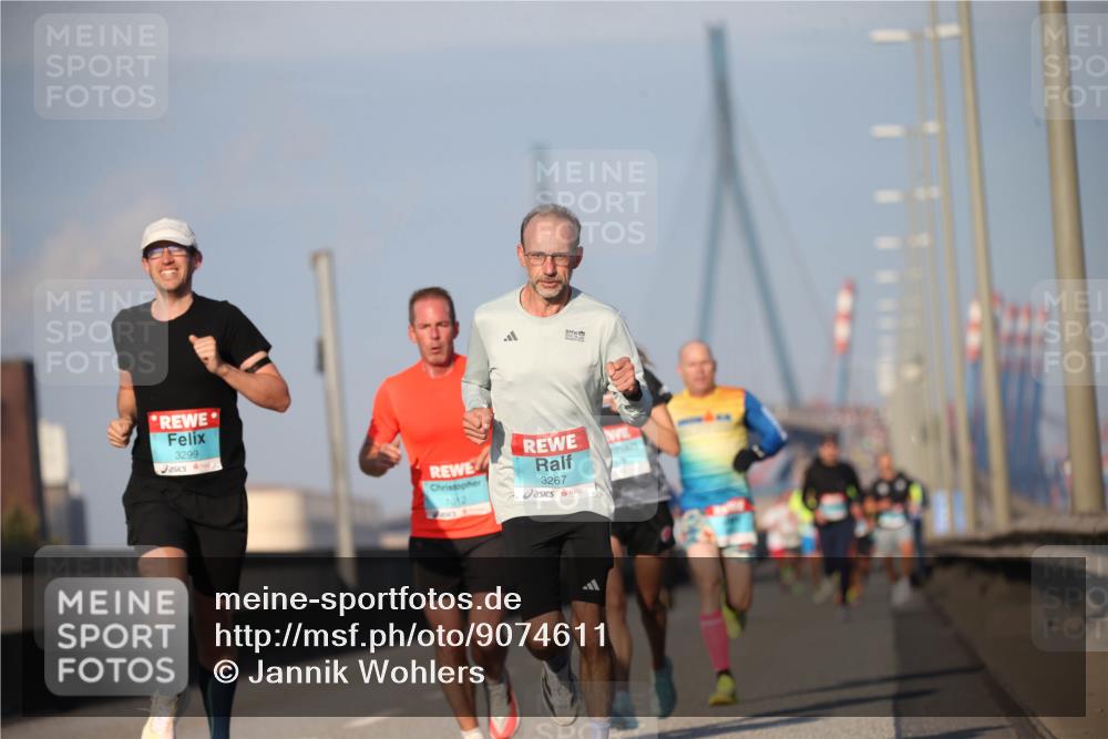 03.10.2025 - Köhlbrandbrückenlauf Jannik Wohlers http://msf.ph/oto/9074611 03.10.2025 09:40:29 Position 3 3299, 1012, 3267 meine-sportfotos.de