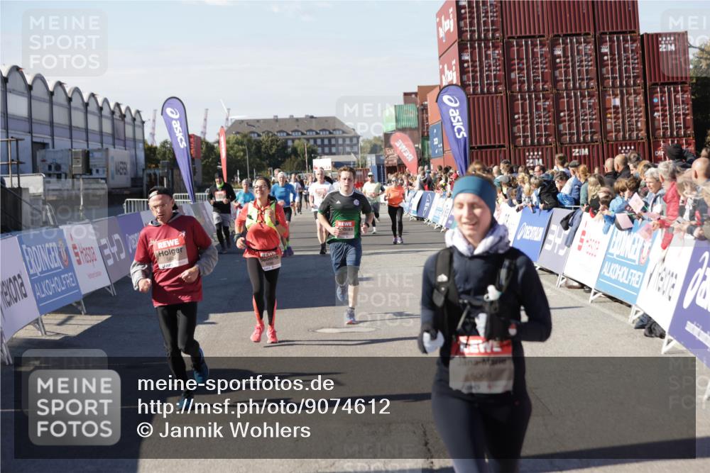 03.10.2025 - Köhlbrandbrückenlauf Jannik Wohlers http://msf.ph/oto/9074612 03.10.2025 13:16:13 Ziel 4311, 4423, 4563, 4644, 4696, 4928, 5068, 5336, 5684, 5806, 6712 meine-sportfotos.de
