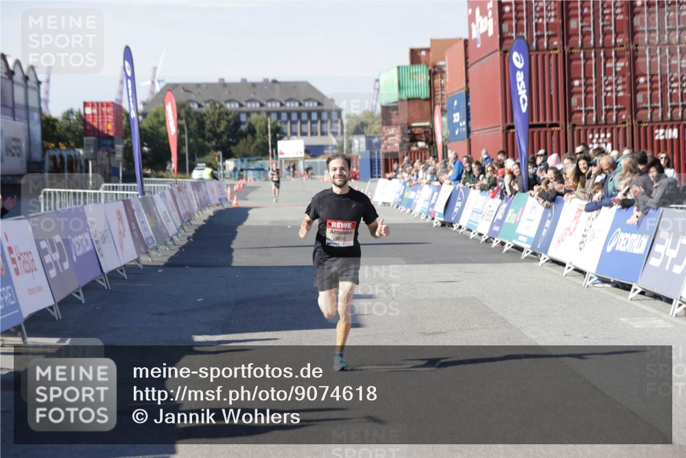 03.10.2025 - Köhlbrandbrückenlauf Jannik Wohlers http://msf.ph/oto/9074618 03.10.2025 12:45:49 Ziel 4010 meine-sportfotos.de