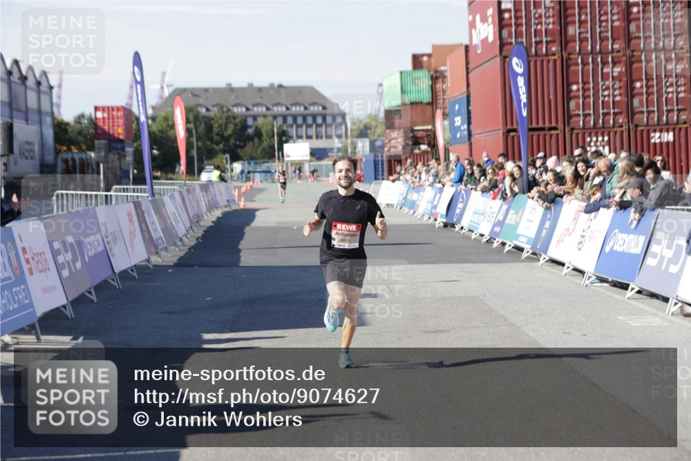 03.10.2025 - Köhlbrandbrückenlauf Jannik Wohlers http://msf.ph/oto/9074627 03.10.2025 12:45:49 Ziel 4010 meine-sportfotos.de
