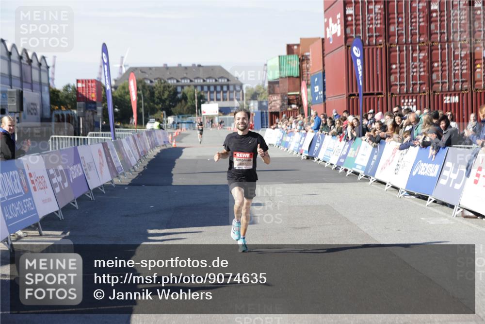 03.10.2025 - Köhlbrandbrückenlauf Jannik Wohlers http://msf.ph/oto/9074635 03.10.2025 12:45:49 Ziel 4010 meine-sportfotos.de