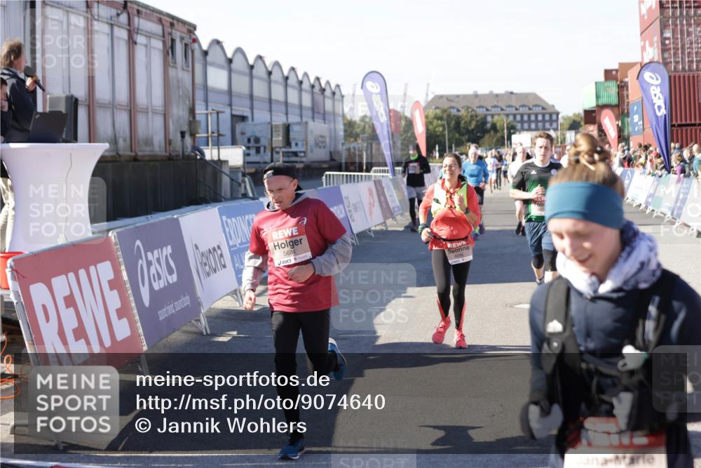03.10.2025 - Köhlbrandbrückenlauf Jannik Wohlers http://msf.ph/oto/9074640 03.10.2025 13:16:14 Ziel 4311, 4347, 4423, 4563, 4644, 4696, 4928, 5032, 5068, 5336, 5684, 5806, 5836, 6712 meine-sportfotos.de