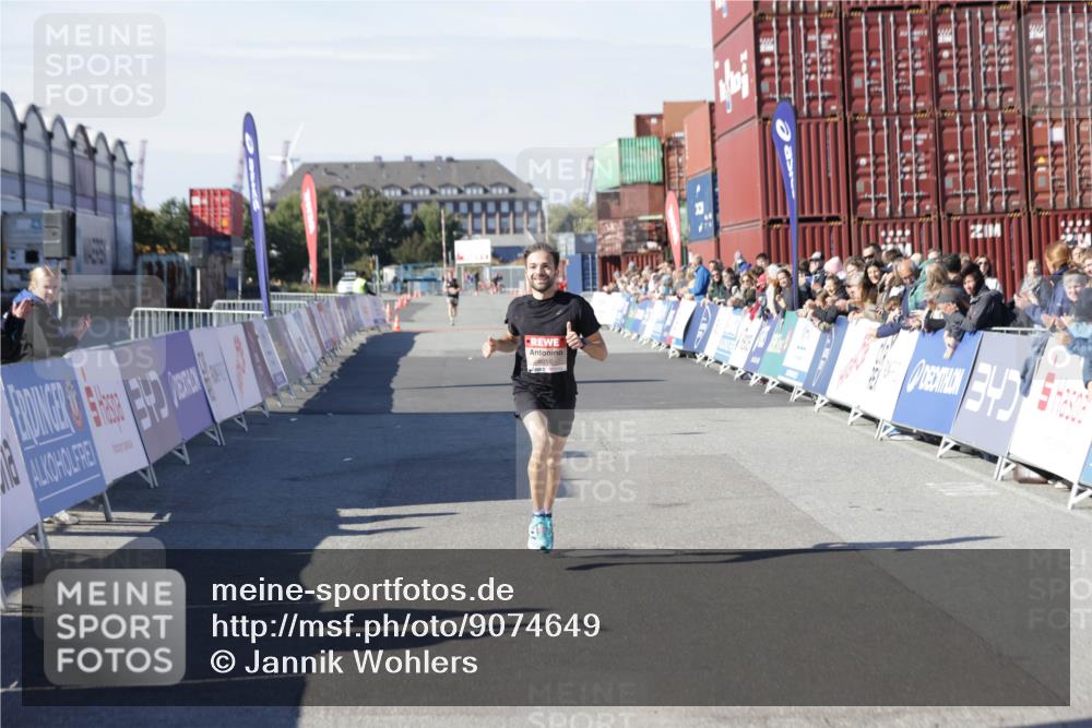 03.10.2025 - Köhlbrandbrückenlauf Jannik Wohlers http://msf.ph/oto/9074649 03.10.2025 12:45:50 Ziel 4010 meine-sportfotos.de