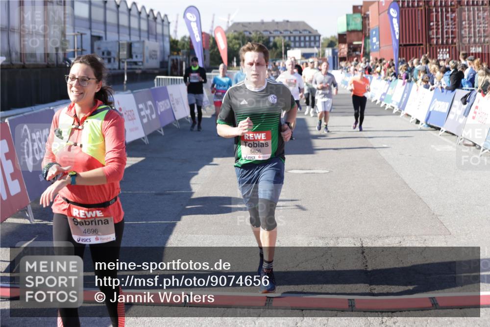 03.10.2025 - Köhlbrandbrückenlauf Jannik Wohlers http://msf.ph/oto/9074656 03.10.2025 13:16:16 Ziel 4144, 4311, 4317, 4347, 4563, 4696, 4928, 5032, 5068, 5336, 5684, 5806, 5836, 6771 meine-sportfotos.de