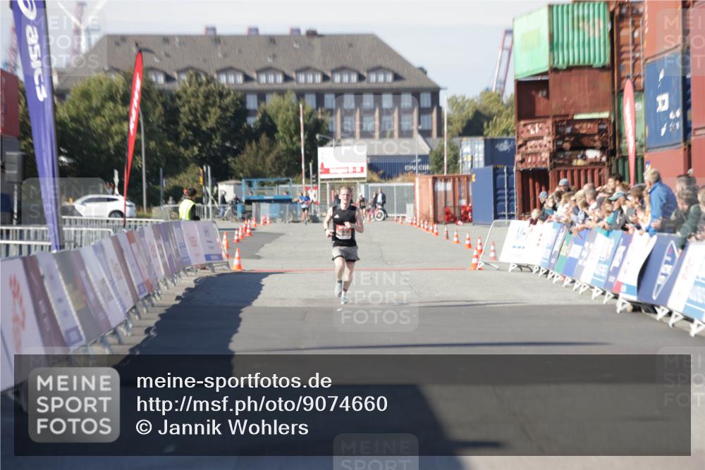 03.10.2025 - Köhlbrandbrückenlauf Jannik Wohlers http://msf.ph/oto/9074660 03.10.2025 12:45:57 Ziel 4010 meine-sportfotos.de