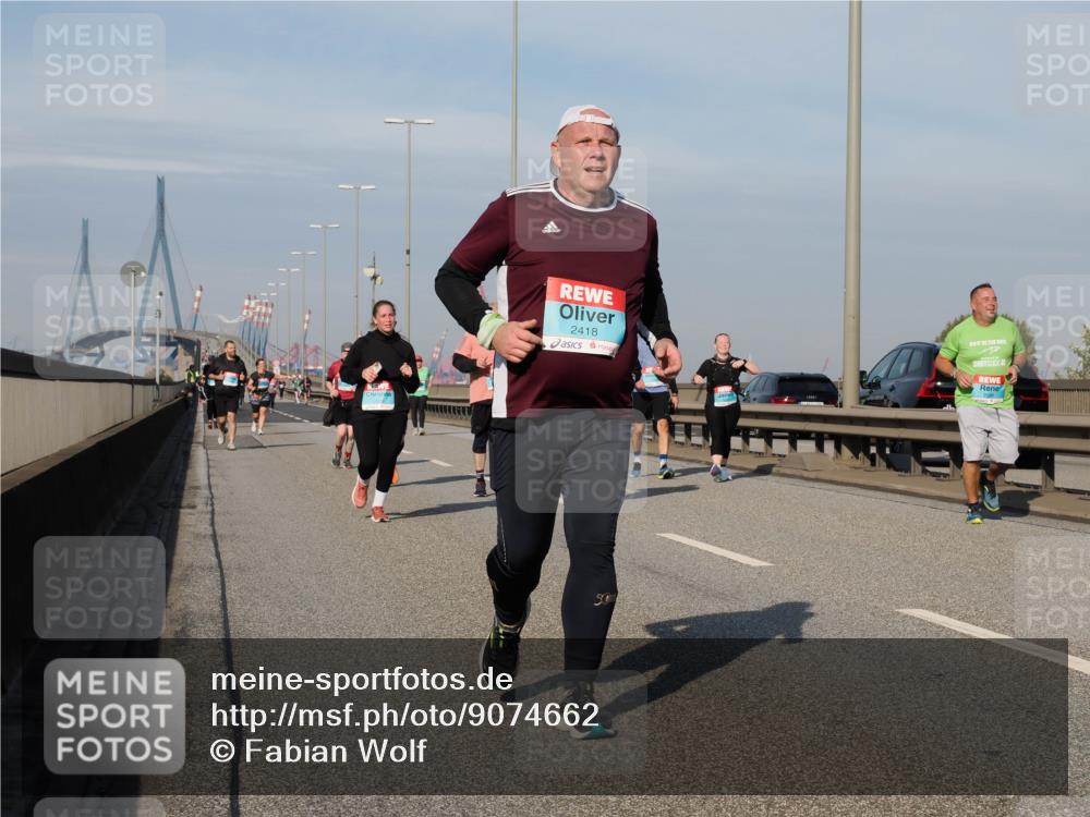 03.10.2025 - Köhlbrandbrückenlauf Fabian Wolf http://msf.ph/oto/9074662 03.10.2025 10:14:23 Position 3 2418, 2, 50 meine-sportfotos.de