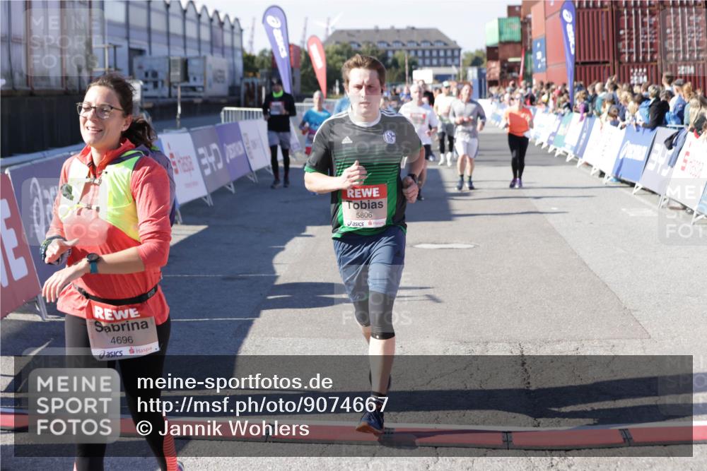 03.10.2025 - Köhlbrandbrückenlauf Jannik Wohlers http://msf.ph/oto/9074667 03.10.2025 13:16:16 Ziel 4144, 4311, 4317, 4347, 4563, 4696, 4928, 5032, 5068, 5336, 5684, 5806, 5836, 6771 meine-sportfotos.de