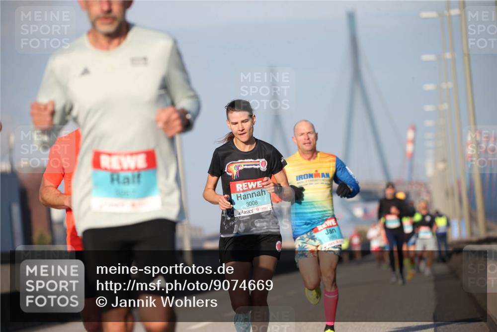 03.10.2025 - Köhlbrandbrückenlauf Jannik Wohlers http://msf.ph/oto/9074669 03.10.2025 09:40:32 Position 3 3008, 3610, 0 meine-sportfotos.de