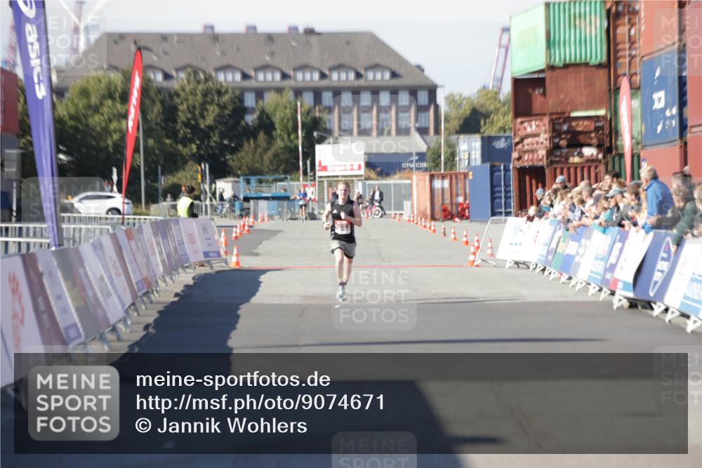 03.10.2025 - Köhlbrandbrückenlauf Jannik Wohlers http://msf.ph/oto/9074671 03.10.2025 12:45:57 Ziel 4010 meine-sportfotos.de