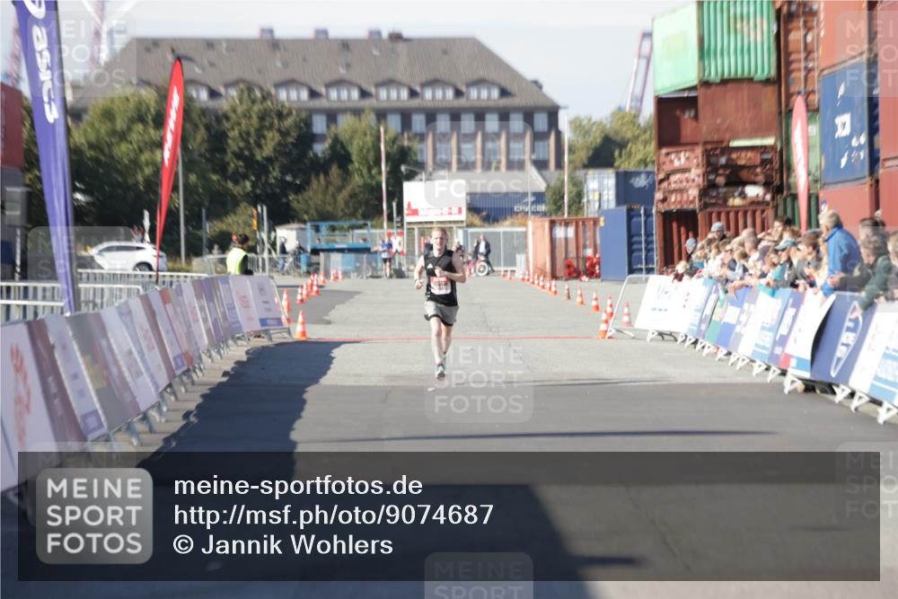 03.10.2025 - Köhlbrandbrückenlauf Jannik Wohlers http://msf.ph/oto/9074687 03.10.2025 12:45:57 Ziel 4010 meine-sportfotos.de