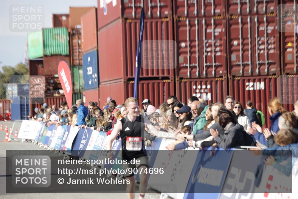 03.10.2025 - Köhlbrandbrückenlauf Jannik Wohlers http://msf.ph/oto/9074696 03.10.2025 12:46:03 Ziel 4004 meine-sportfotos.de