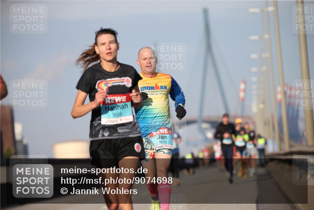 03.10.2025 - Köhlbrandbrückenlauf Jannik Wohlers http://msf.ph/oto/9074698 03.10.2025 09:40:33 Position 3 3008, 112, 26, 3610 meine-sportfotos.de