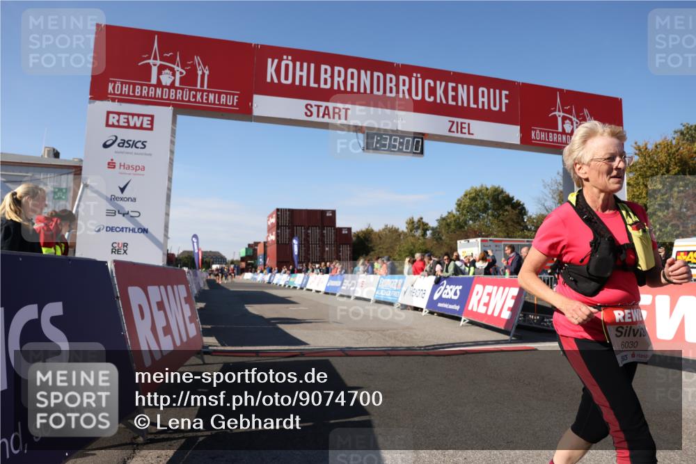 03.10.2025 - Köhlbrandbrückenlauf Lena Gebhardt http://msf.ph/oto/9074700 03.10.2025 13:39:01 Ziel 5529, 5533, 5584, 6030, 6640 meine-sportfotos.de