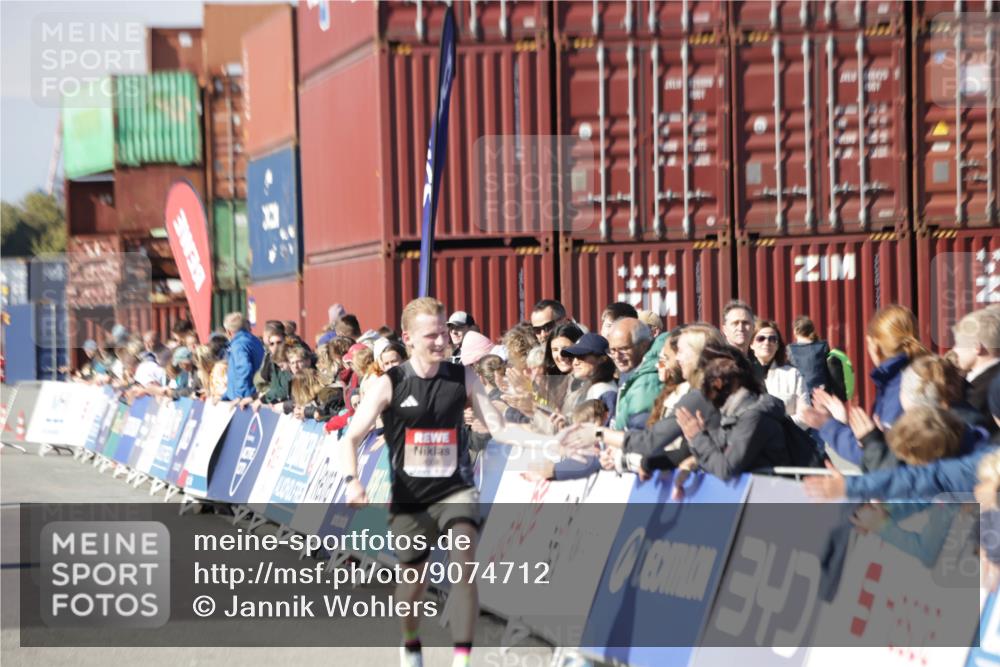 03.10.2025 - Köhlbrandbrückenlauf Jannik Wohlers http://msf.ph/oto/9074712 03.10.2025 12:46:03 Ziel 4004 meine-sportfotos.de