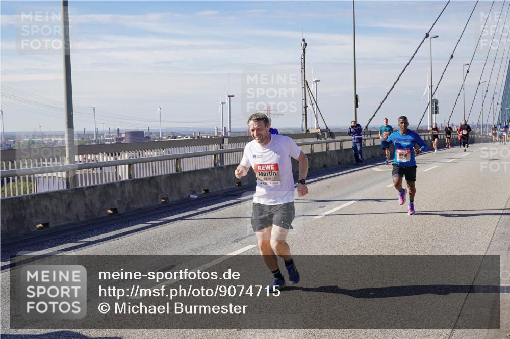 03.10.2025 - Köhlbrandbrückenlauf Michael Burmester http://msf.ph/oto/9074715 03.10.2025 12:40:06 Position 2 4425 meine-sportfotos.de