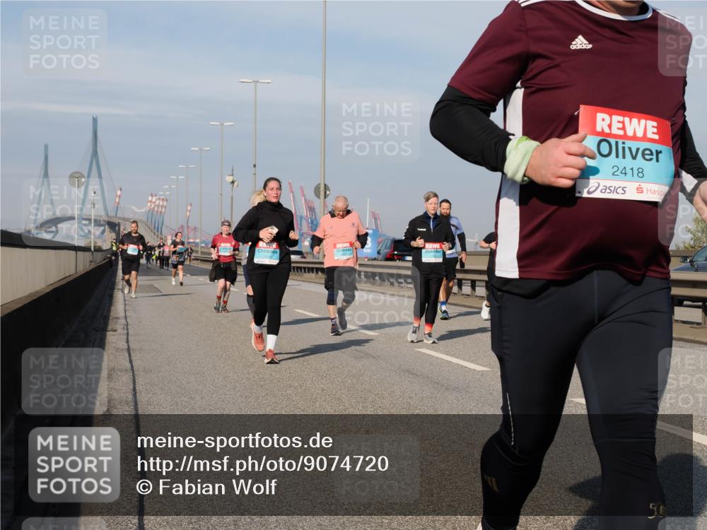 03.10.2025 - Köhlbrandbrückenlauf Fabian Wolf http://msf.ph/oto/9074720 03.10.2025 10:14:25 Position 3 2418, 50 meine-sportfotos.de