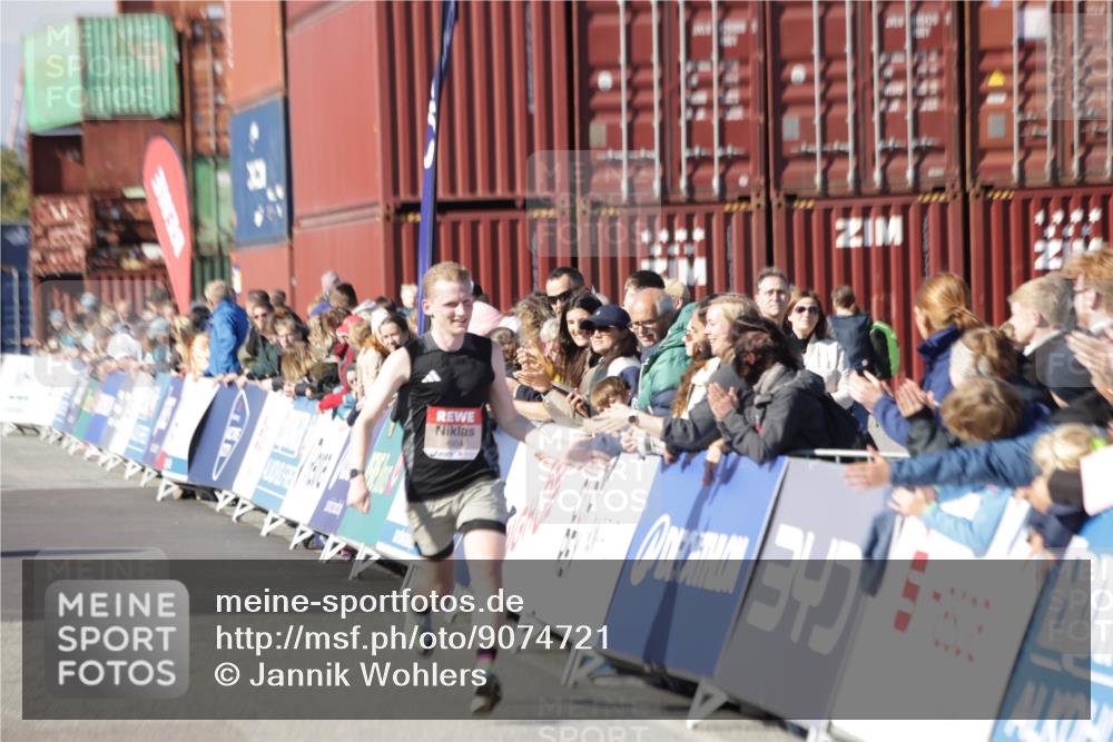 03.10.2025 - Köhlbrandbrückenlauf Jannik Wohlers http://msf.ph/oto/9074721 03.10.2025 12:46:04 Ziel 4004 meine-sportfotos.de