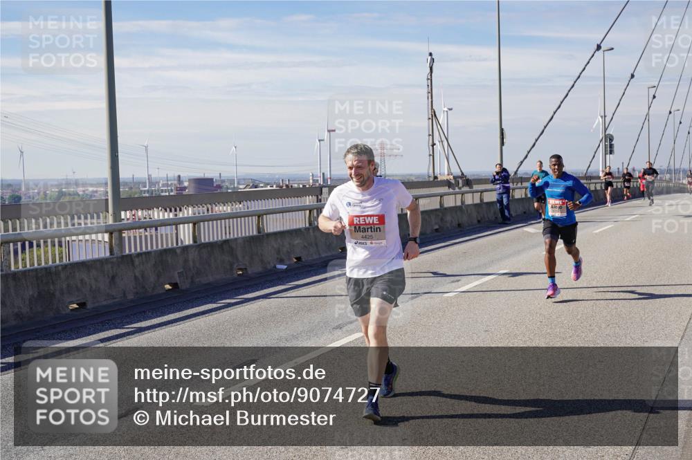 03.10.2025 - Köhlbrandbrückenlauf Michael Burmester http://msf.ph/oto/9074727 03.10.2025 12:40:06 Position 2 4425 meine-sportfotos.de