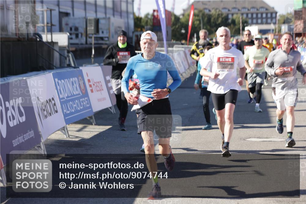 03.10.2025 - Köhlbrandbrückenlauf Jannik Wohlers http://msf.ph/oto/9074744 03.10.2025 13:16:19 Ziel 4144, 4317, 4347, 4414, 4563, 4696, 4928, 4952, 5032, 5068, 5498, 5684, 5806, 5836, 6761, 6771 meine-sportfotos.de