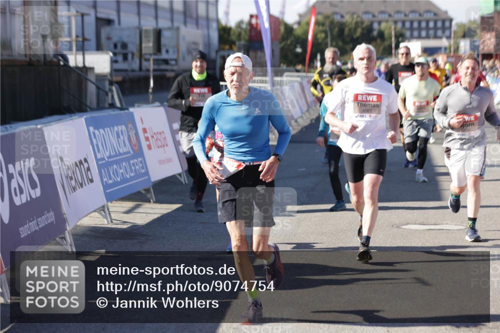 03.10.2025 - Köhlbrandbrückenlauf Jannik Wohlers http://msf.ph/oto/9074754 03.10.2025 13:16:19 Ziel 4144, 4317, 4347, 4414, 4563, 4696, 4928, 4952, 5032, 5068, 5498, 5684, 5806, 5836, 6761, 6771 meine-sportfotos.de