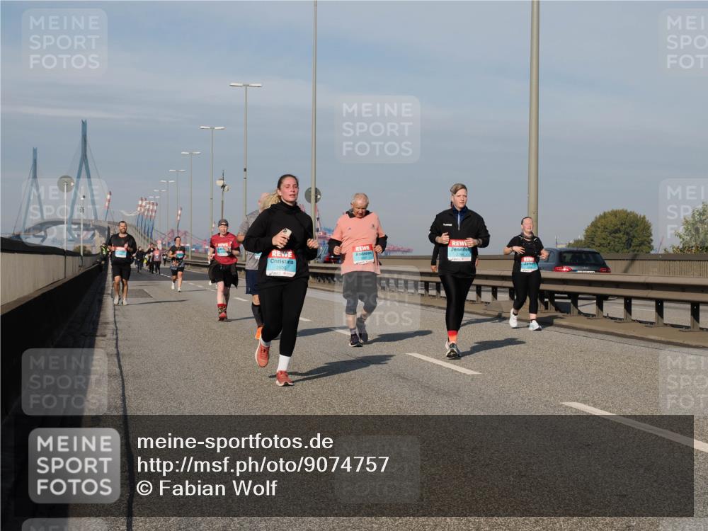 03.10.2025 - Köhlbrandbrückenlauf Fabian Wolf http://msf.ph/oto/9074757 03.10.2025 10:14:25 Position 3 1, 2606, 2755, 2238 meine-sportfotos.de