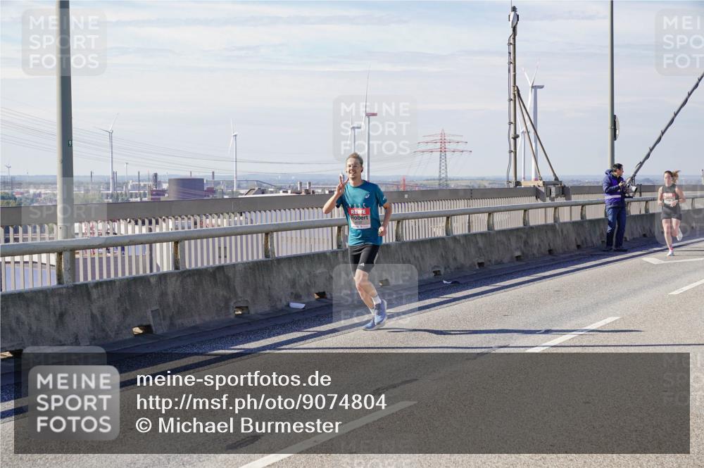 03.10.2025 - Köhlbrandbrückenlauf Michael Burmester http://msf.ph/oto/9074804 03.10.2025 12:40:11 Position 2 025 meine-sportfotos.de