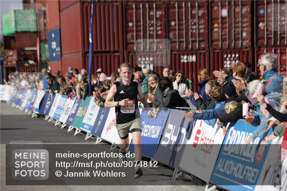 03.10.2025 - Köhlbrandbrückenlauf Jannik Wohlers http://msf.ph/oto/9074812 03.10.2025 12:46:04 Ziel 4004 meine-sportfotos.de
