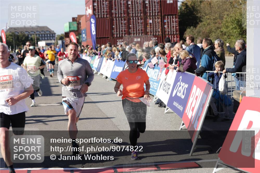 03.10.2025 - Köhlbrandbrückenlauf Jannik Wohlers http://msf.ph/oto/9074822 03.10.2025 13:16:21 Ziel 4144, 4317, 4347, 4414, 4563, 4586, 4696, 4928, 4952, 5032, 5068, 5498, 5684, 5806, 5836, 5983, 6761, 6771 meine-sportfotos.de
