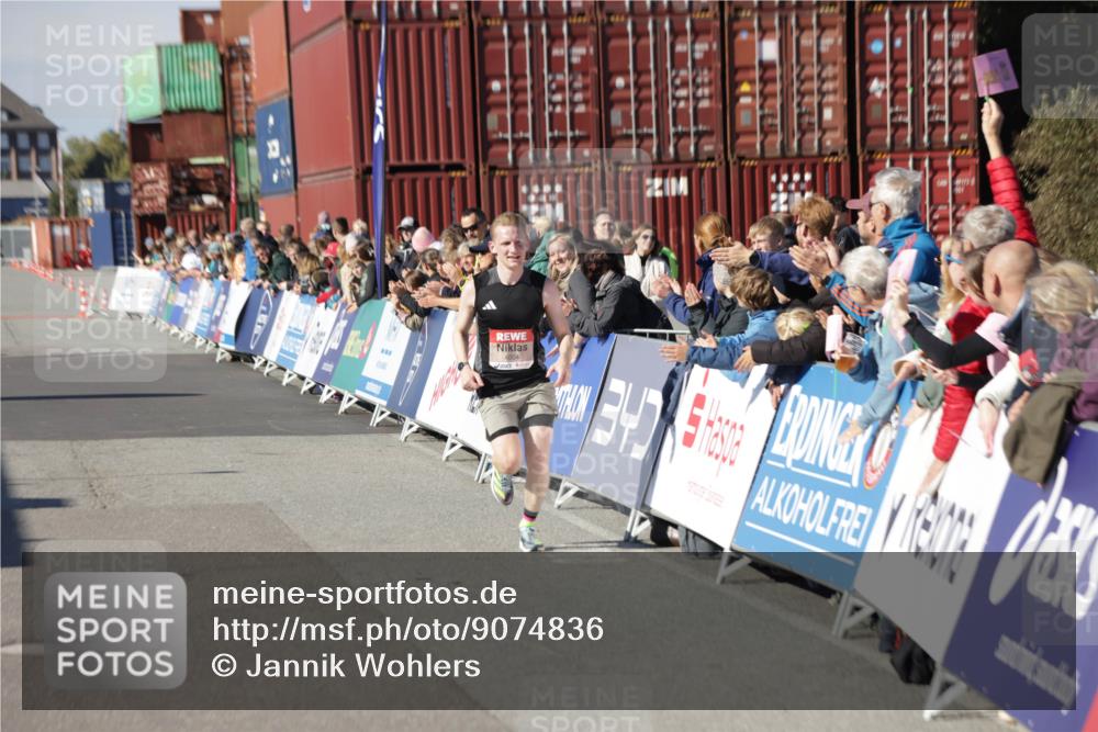 03.10.2025 - Köhlbrandbrückenlauf Jannik Wohlers http://msf.ph/oto/9074836 03.10.2025 12:46:04 Ziel 4004 meine-sportfotos.de