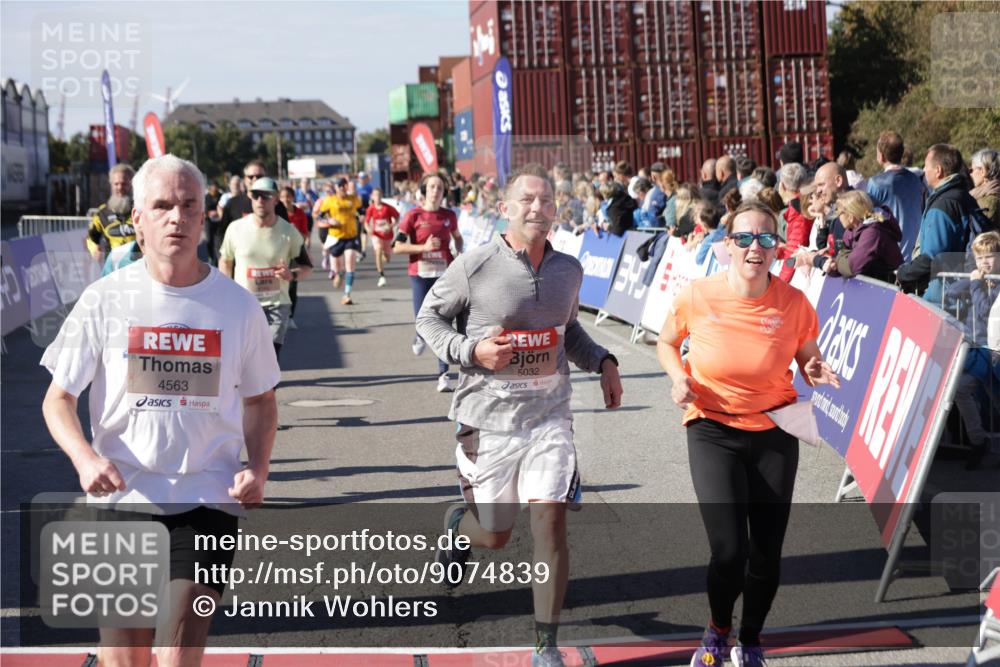 03.10.2025 - Köhlbrandbrückenlauf Jannik Wohlers http://msf.ph/oto/9074839 03.10.2025 13:16:21 Ziel 4144, 4317, 4347, 4414, 4563, 4586, 4696, 4928, 4952, 5032, 5068, 5498, 5684, 5806, 5836, 5983, 6761, 6771 meine-sportfotos.de