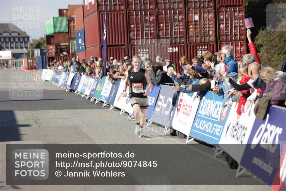 03.10.2025 - Köhlbrandbrückenlauf Jannik Wohlers http://msf.ph/oto/9074845 03.10.2025 12:46:04 Ziel 4004 meine-sportfotos.de