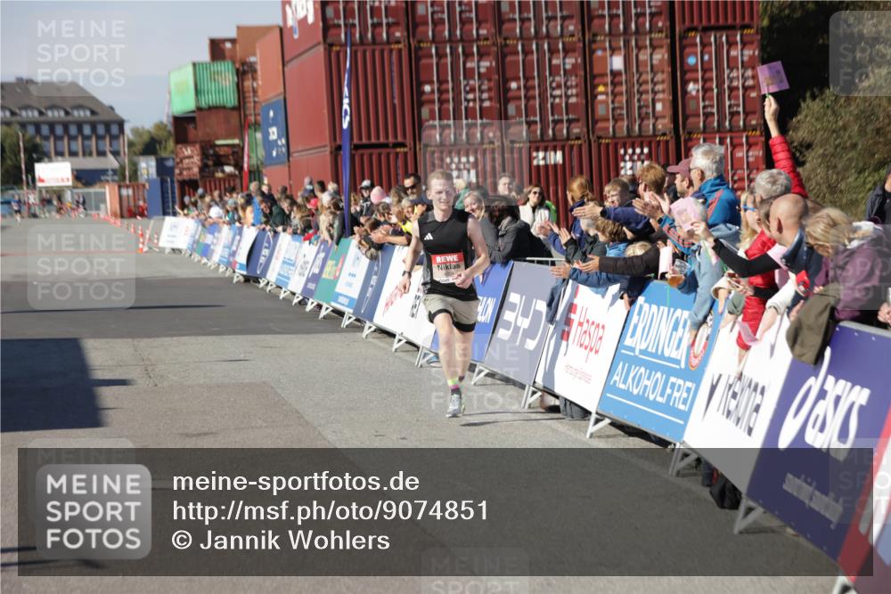 03.10.2025 - Köhlbrandbrückenlauf Jannik Wohlers http://msf.ph/oto/9074851 03.10.2025 12:46:04 Ziel 4004 meine-sportfotos.de