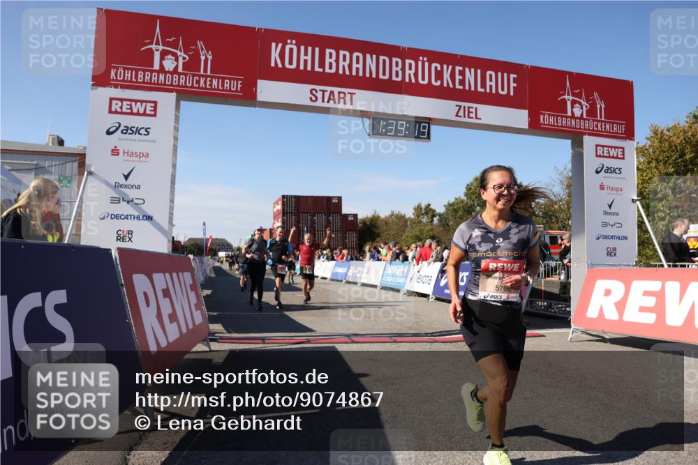 03.10.2025 - Köhlbrandbrückenlauf Lena Gebhardt http://msf.ph/oto/9074867 03.10.2025 13:39:19 Ziel 4531, 4789, 5111, 5741, 5745, 5766, 5988, 5989, 5998, 6560 meine-sportfotos.de