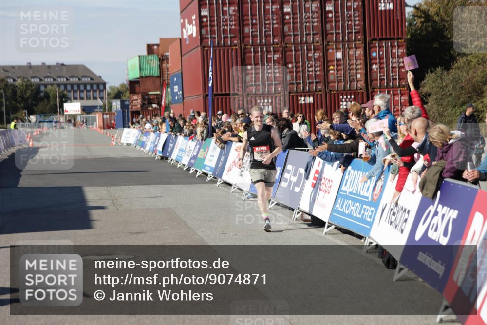 03.10.2025 - Köhlbrandbrückenlauf Jannik Wohlers http://msf.ph/oto/9074871 03.10.2025 12:46:05 Ziel 4004 meine-sportfotos.de