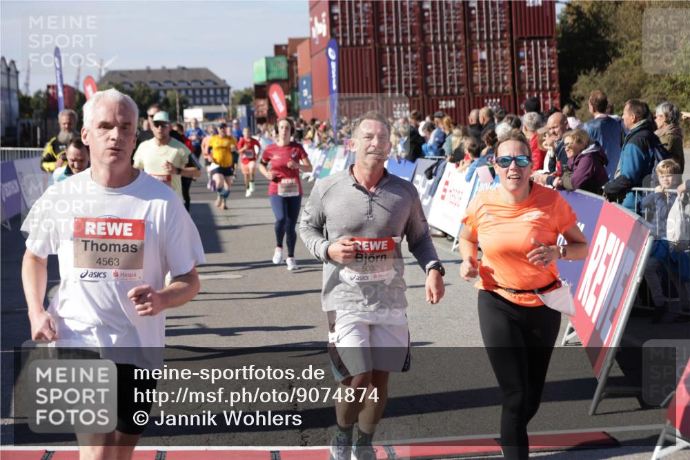 03.10.2025 - Köhlbrandbrückenlauf Jannik Wohlers http://msf.ph/oto/9074874 03.10.2025 13:16:21 Ziel 4144, 4317, 4347, 4414, 4563, 4586, 4696, 4928, 4952, 5032, 5068, 5498, 5684, 5806, 5836, 5983, 6761, 6771 meine-sportfotos.de