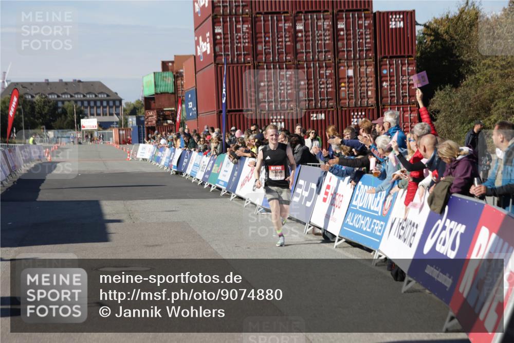 03.10.2025 - Köhlbrandbrückenlauf Jannik Wohlers http://msf.ph/oto/9074880 03.10.2025 12:46:05 Ziel 4004 meine-sportfotos.de