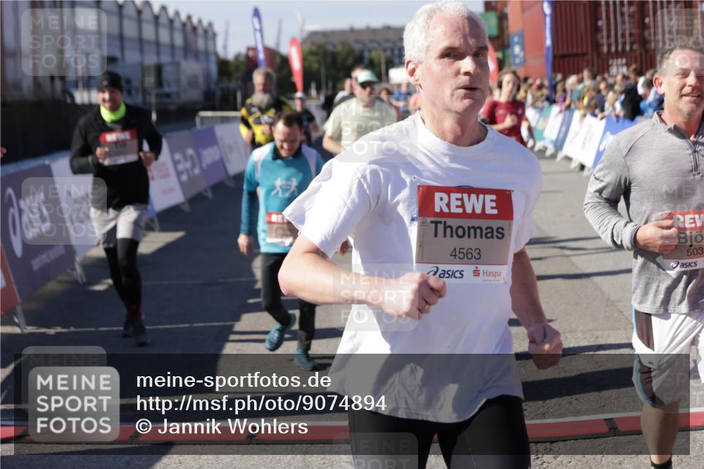 03.10.2025 - Köhlbrandbrückenlauf Jannik Wohlers http://msf.ph/oto/9074894 03.10.2025 13:16:22 Ziel 4144, 4146, 4317, 4347, 4414, 4563, 4586, 4696, 4928, 4952, 5032, 5498, 5684, 5806, 5836, 5983, 6761, 6771 meine-sportfotos.de