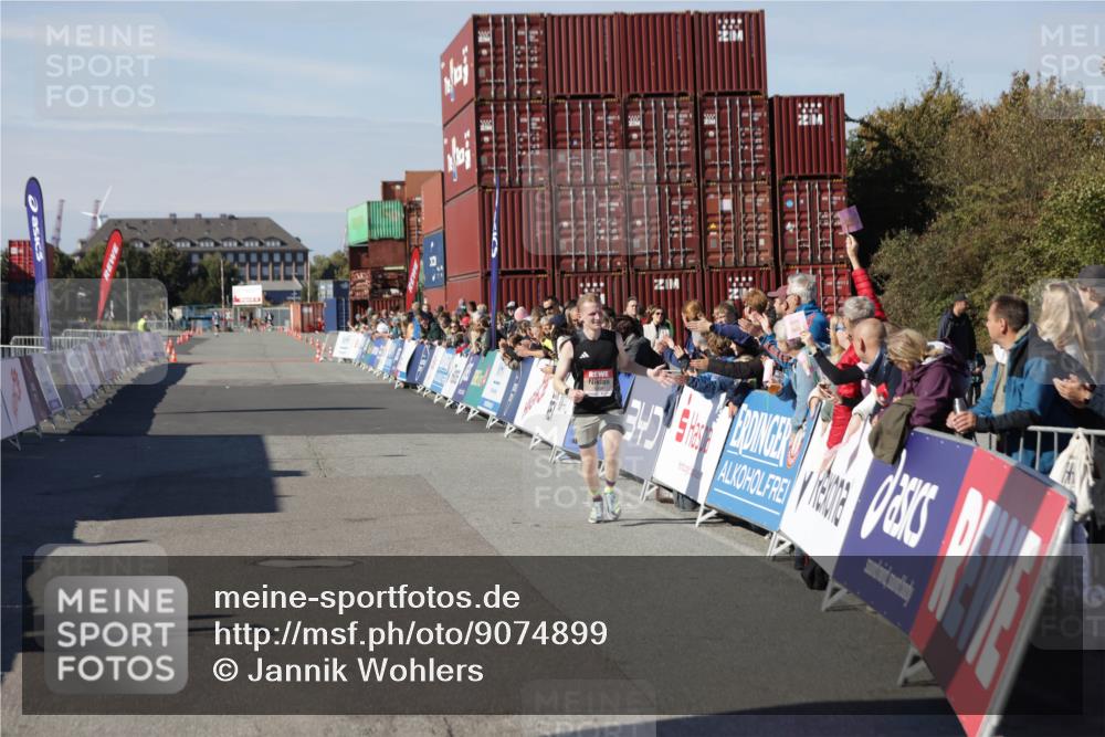 03.10.2025 - Köhlbrandbrückenlauf Jannik Wohlers http://msf.ph/oto/9074899 03.10.2025 12:46:05 Ziel 4004 meine-sportfotos.de
