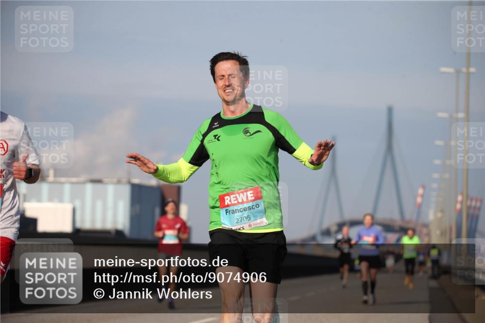 03.10.2025 - Köhlbrandbrückenlauf Jannik Wohlers http://msf.ph/oto/9074906 03.10.2025 09:41:00 Position 3 2705 meine-sportfotos.de