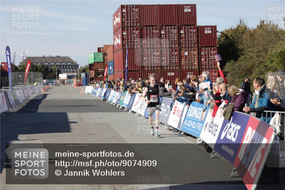 03.10.2025 - Köhlbrandbrückenlauf Jannik Wohlers http://msf.ph/oto/9074909 03.10.2025 12:46:05 Ziel 4004 meine-sportfotos.de